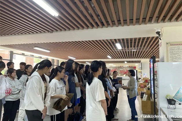 悦读越美！2024级新生“图书馆之旅”正式开启