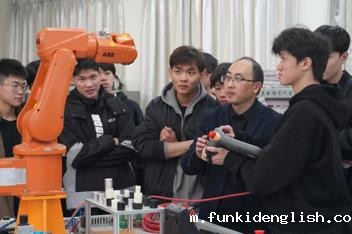 【吾爱吾师】他说：「成为学生可以求助的人」